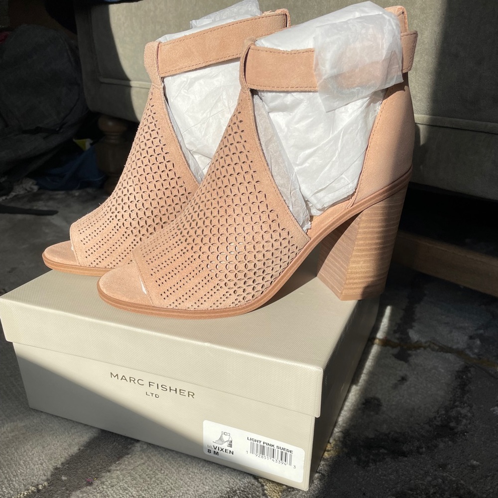 NIB Marc Fisher LTD Light Pink Suede Block Heel